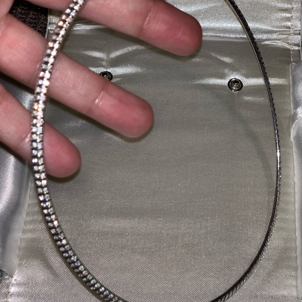 Ladies 14k white gold diamonds necklace.